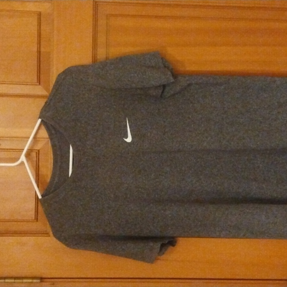 Size medium gray shirt